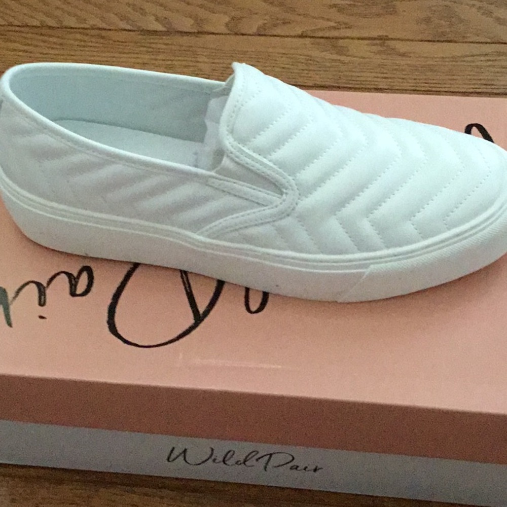 Wild pair women white sneakers